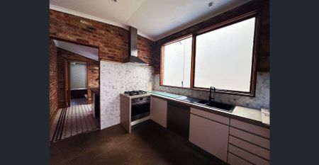 Charming Double-Storey Brick Home for Rent | Prime Inner-City Location - Photo 5