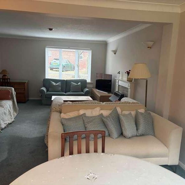 Priorsfield, Marlborough, SN8 - Photo 1