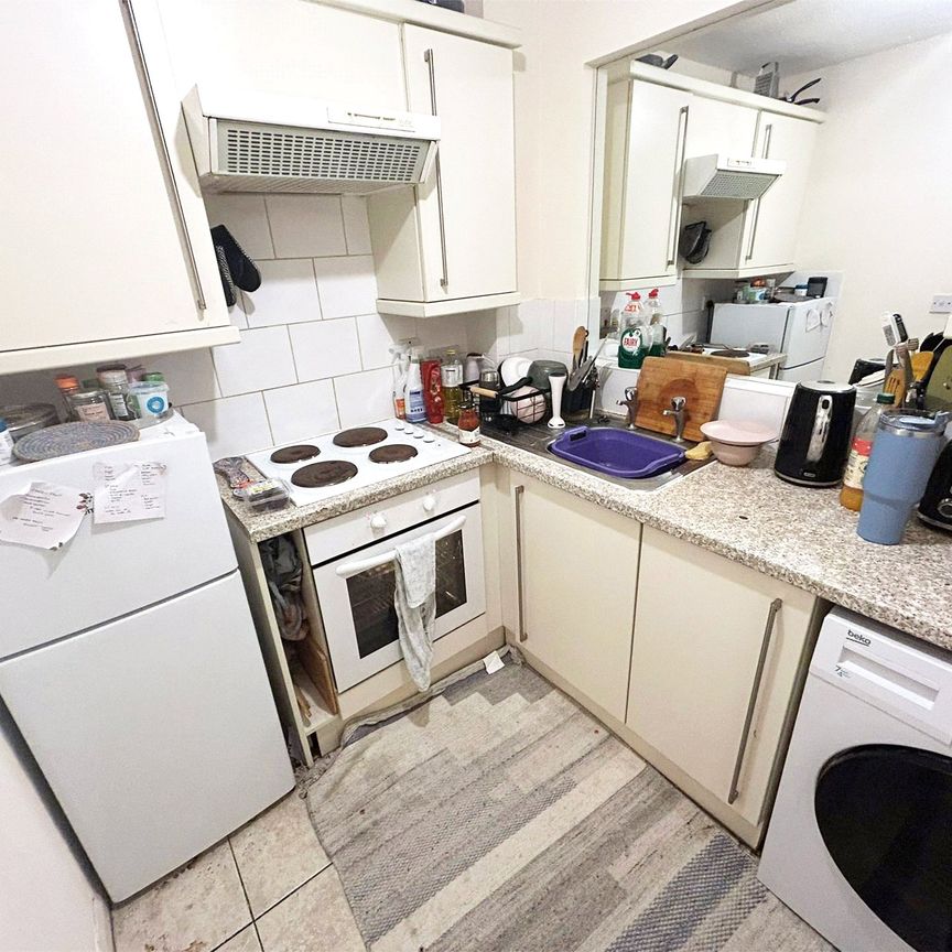 Poplar Close, Bracknell Poplar Close, Bracknell - Photo 2