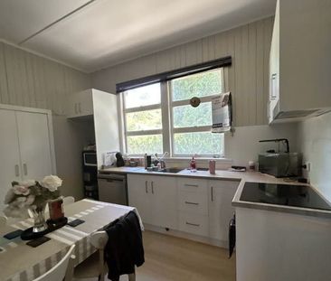 Renovated 3 Bedroom House - Photo 5