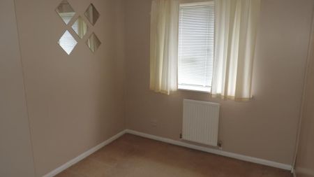 3 bedroom end of terrace house to rent - Photo 3