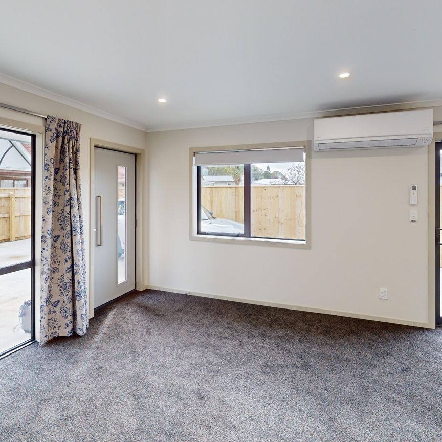 Springvale - 3 Bedrooms - Photo 1