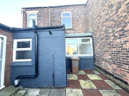 3 bedroom end of terrace house to rent - Photo 4