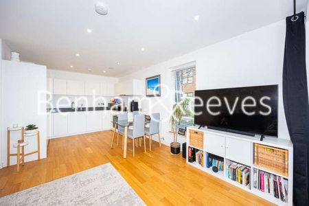 Newell House, Samara Drive, UB1 - Photo 3