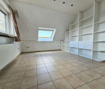 Ruim 3 slaapkamer duplex met autostaanplaats en kelderberging - Photo 6