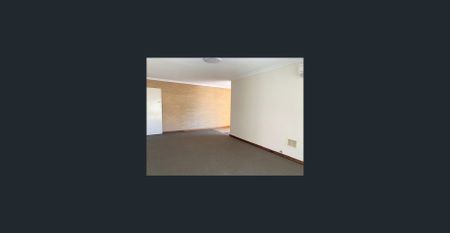 Spacious Home with Study - Photo 2