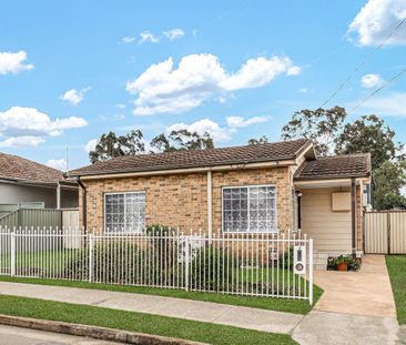 Neat & Tidy 3 Bed Home - Prime St Marys Location - Photo 2