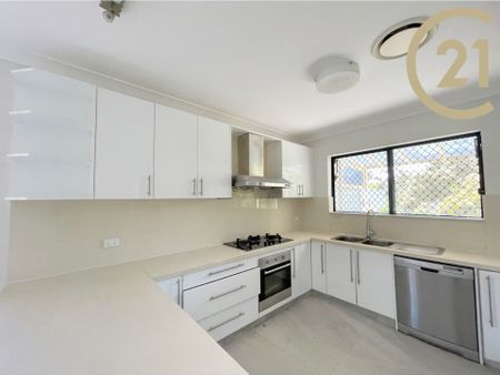 Just Fully Renovated&excl; Spacious and Modern Double Storey 7 Bedroom House&excl;&excl; - Photo 5