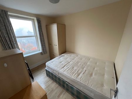 5 Bed Flat, Nicolson Square, EH8 - Photo 2