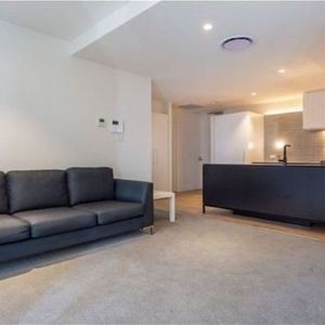 FURNISHED 1-Bedroom Apartment - walk to schools, bars/cafes, public transport and the Brisbane River - Photo 2