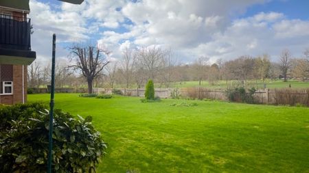 2 Bed Flat, Liebenrood Road, RG30 - Photo 2