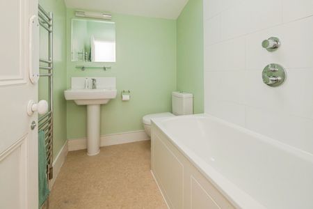 4 Bed Semi-Detached House, Fernlea Road, SW12 - Photo 2