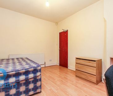 6 bed Semi-Detached House for Rent - Photo 6