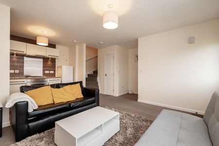 2 bedroom terraced house to rent - Photo 2