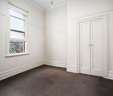 Delightful ground floor art-decor one bedroom flat - Photo 4