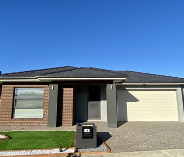 Large Family Home with 3 bathrooms and private powder room. - Photo 6