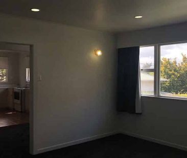 Family Living - Photo 5