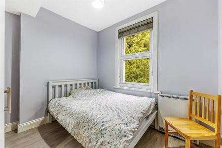 studio property to let - Photo 4