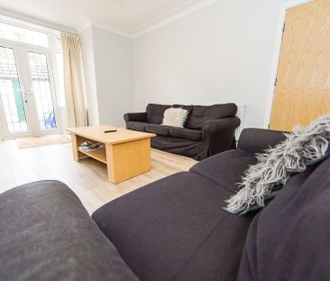 The Turnways, Headingley, Leeds - Photo 2