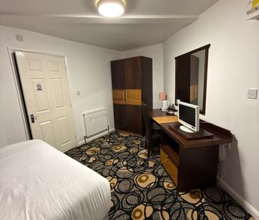 Room 207, SimplyStay Lincoln Road, Skegness, Lincolnshire, PE25 2EA - Photo 3