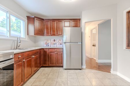 For Lease - 12 Murellen Crescent, Toronto, Ontario - Photo 4