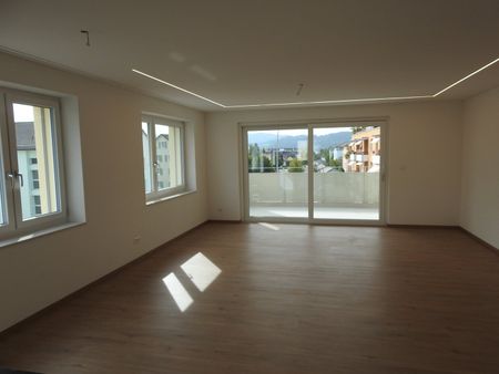 "grosse, moderne 4.5-Zimmer-Wohnung mit Lift und eigenem Waschturm" - Foto 2