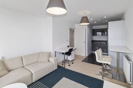 Apartment to Rent: Waterside Heights, Booth Road, E16 - Photo 2