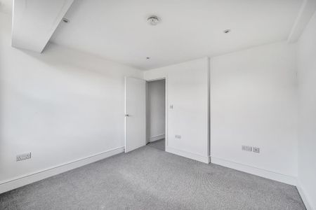 3 bedroom flat to rent - Photo 2