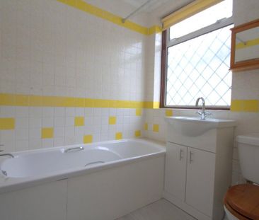 3 bedroom bungalow to rent - Photo 2