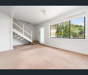 Bright & Low-Maintenance Home - Photo 6