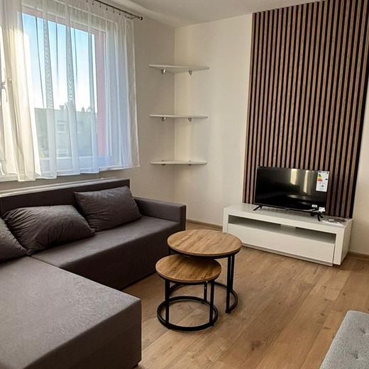 PLUS REALITY | Kompletne zrekonštruovaný jednoizbový byt v meste Dunajská Streda na prenájom ! - Photo 1