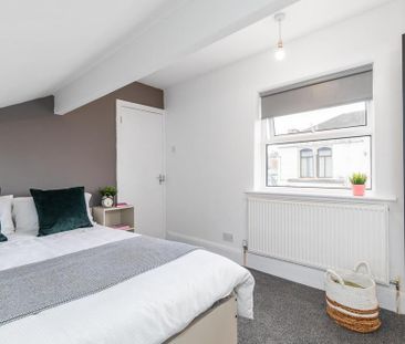 1 bedroom in a house share to rent - Photo 4