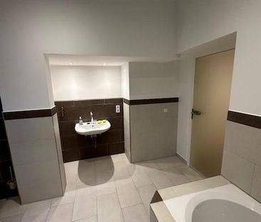 Wunderschön renovierte 2 Zimmer Wohnung 70m² inkl. EBK Gäste WC Lux... - Foto 1