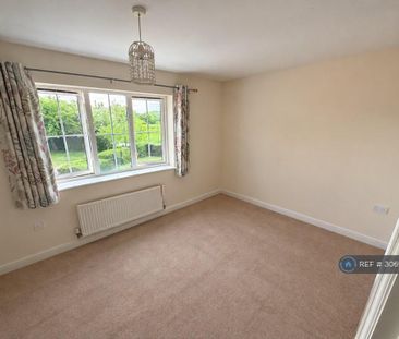 2 bedroom end of terrace house to rent - Photo 2