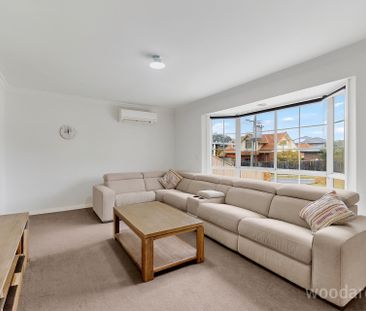 A Niddrie Gem Offering Space and Style - Photo 2