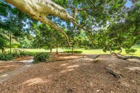 Light drenched and spacious with an unbeatable setting - Photo 5