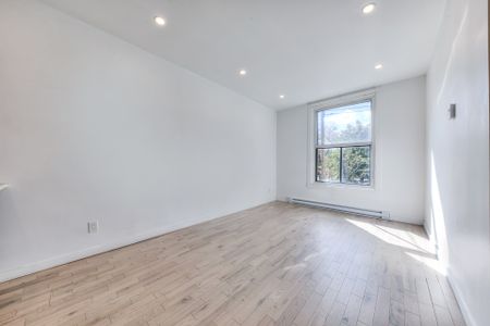 257 Rue du Square-Sir-George-Étienne-Cartier - Photo 3