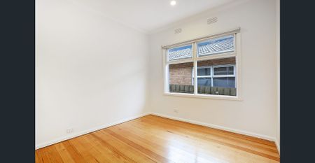 GREAT LOCATION - IMMACULATE THROUGHOUT - Photo 2