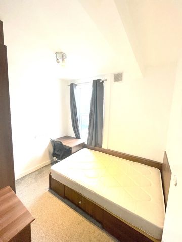 Room in a Shared House, Beechwood View, LS4 - Photo 2