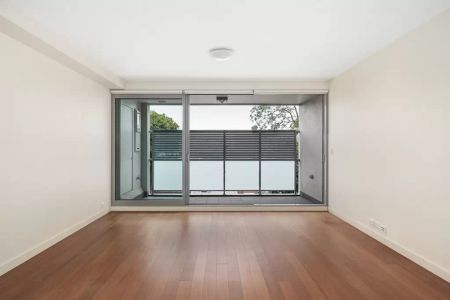 Ultra-modern Enmore apartment - Photo 5