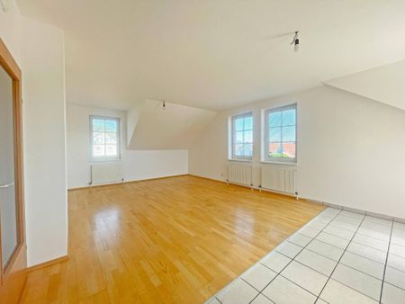 Schöne Dachgeschosswohnung mit Ausblick ins Grüne - Photo 4