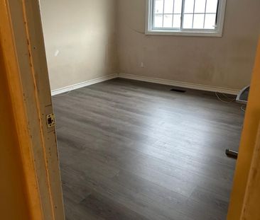 For Lease - 151 Morton Way Unit# Front unit, Brampton, Ontario - Photo 3