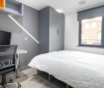 1 bedroom in a house share to rent - Photo 2