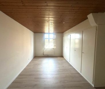 renovierte, gemütliche Dachgeschosswohnung sucht neue Mieter - Photo 1