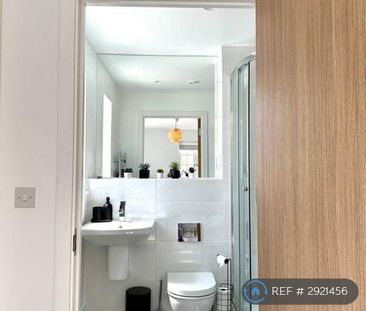 1 bedroom in a flat share to rent - Photo 4