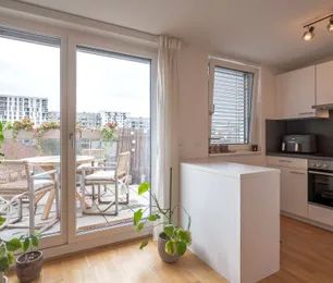 Helle 2-Zimmer-DG-Wohnung im jungen Neubau mit Westterrasse & Klimaanlage - nur 5 Min. Fußweg zur U6 - ab 1.11. / 1.12.26 - Foto 2