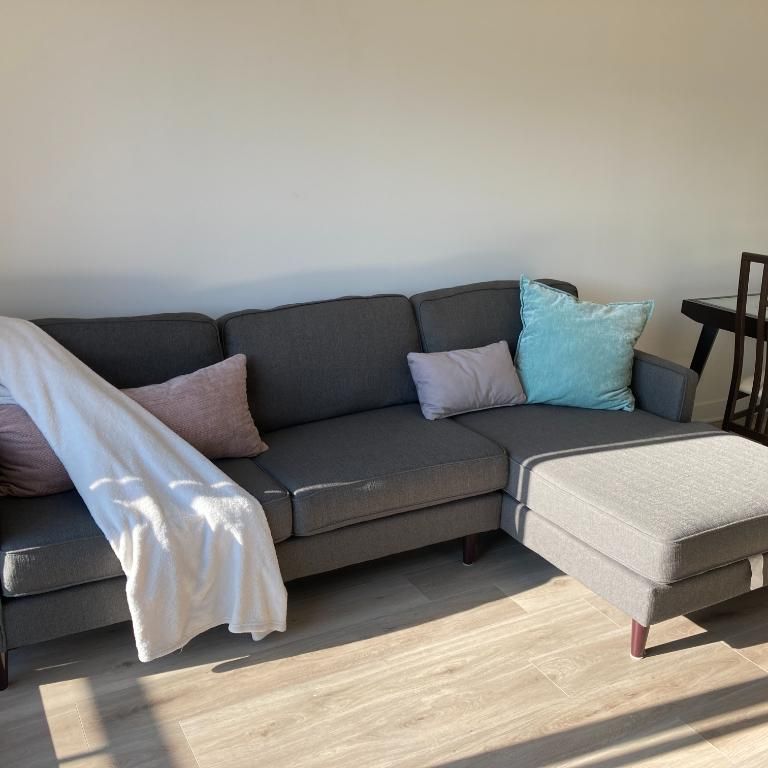 Dernière Étage - Lumnieux- 3-1/2 Près du Métro Angrignon - Meublé - Photo 1