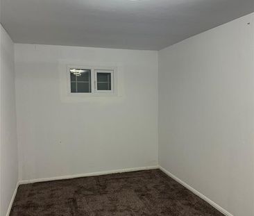 Britannia Crescent, Huddersfield - Photo 3