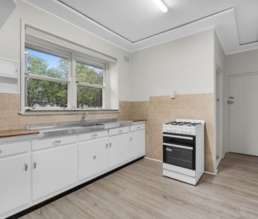 Neat 3 bedroom brick home - Photo 4