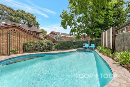 Stunning home in Highbury with pool - Photo 3